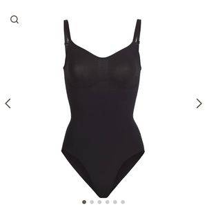 SKIMS shapewear bodysuit W. Snaps
